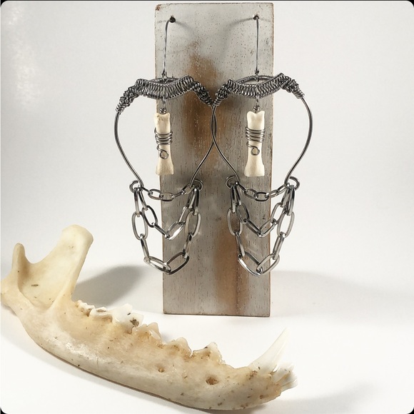 Cayotee Phalange Wire-Wrapped Earrings - Picture 2 of 5